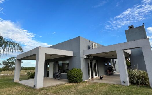 CASA EN VENTA – Colon, Entre Rios.