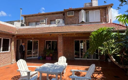 CASA EN VENTA – Calle Larroque