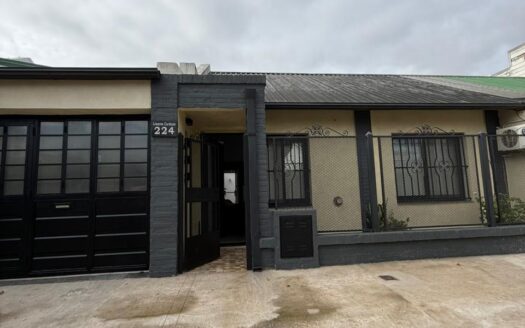 CASA EN VENTA – Calle Linares Cardozo