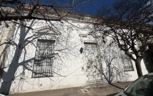 CASA ANTIGUA EN VENTA – Calle Artusi