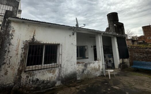 CASA A REFACCIONAR EN VENTA – Calle Rocamora