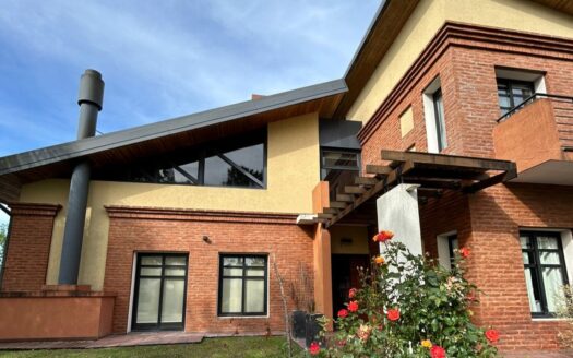 CASA EN VENTA – Barrio Privado La Soñada