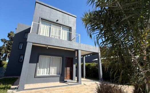 CASA EN VENTA – Barrio Privado "La Soñada"
